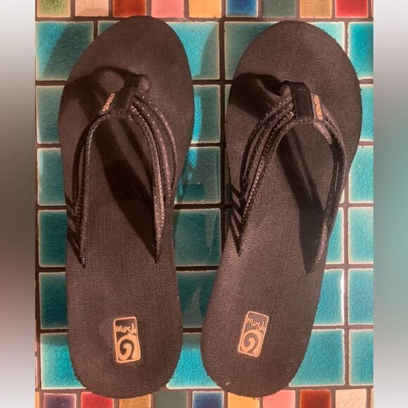 Teva Mush Brown Thong Sandals - Picture 1 of 8